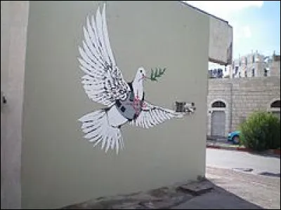 Je ne voudrais pas terminer ce quiz sans évoquer le street art et ce bel exemple peint sur un mur de Bethléem, où plus de quarante hommes furent exécutés, réalisé par...