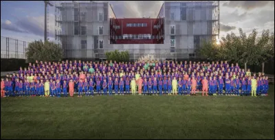 Quel est le surnom du centre de formation du Barça ?