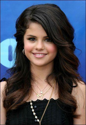 Quel est le prnom complet de Selena Gomez ?