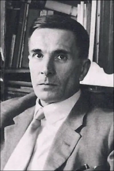 Cet écrivain, dont l'&oelig;uvre la plus célèbre est le roman "Le Désert des Tartares", c'est ... Buzzati.