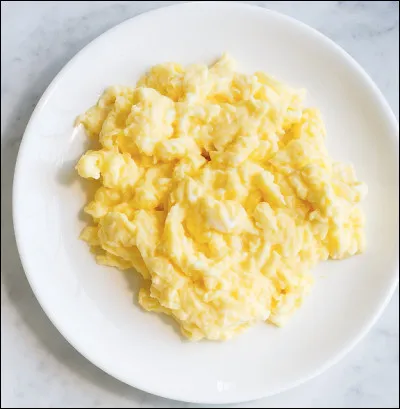 Quelle est cette recette à base d'oeufs frais battus, de crème et d'épices, le tout cuit au bain-marie ?