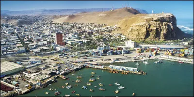 Arica, 240 000 habitants, est une ville d'...
