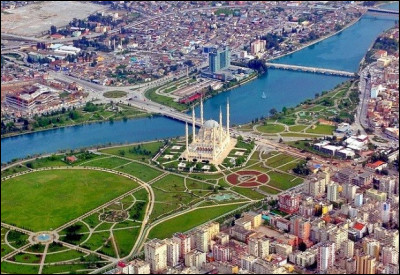 Adana, 1,6 million d'habitants, est une ville d'...