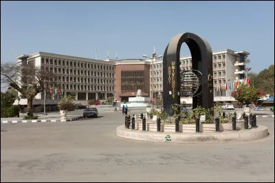 Assiout, 400 000 habitants, est une ville d'...