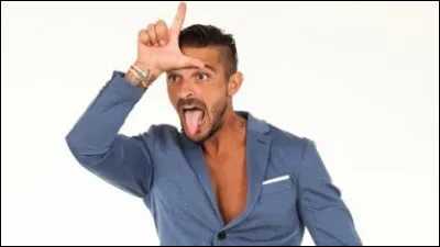 À qui julien a-t-il confié son carnet des problèmes ?