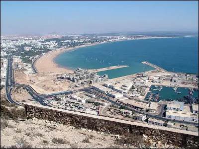 Agadir, 420 000 habitants, est une ville d'...
