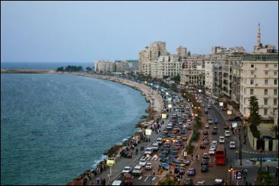 Alexandrie, 4,5 millions d'habitants, est une ville d'...