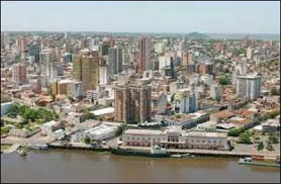 Asuncion, 600 000 habitants, est une ville d'...