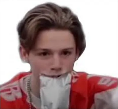 Que boit-il sur la photo ?