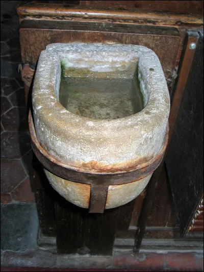 "Il n'est, je le vois bien, si poltron sur terre qui ne puisse trouver un plus poltron que soi" est la morale de...