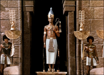 Quelle est la transcription du titre du roi dÉgypte Pharaon (Peraâ ou Pirâ) ?