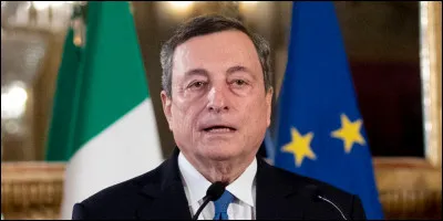 Ce haut-fonctionnaire, homme politique, a été gouverneur de la Banque d'Italie de 2006 à 2011, puis président de la Banque centrale européenne de 2011 à 2019 ; il est chef du gouvernement de l'Italie depuis le 13 février 2021 : c'est ... Draghi.
