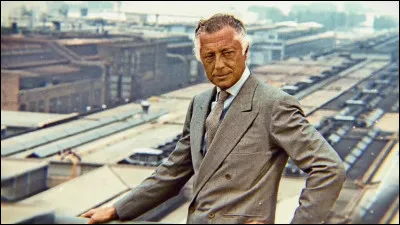 Cet industriel et homme d'affaires, copropriétaire et dirigeant de la société Fiat, grande figure de l'économie italienne de la seconde moitié du XXe siècle, c'est ... Agnelli.