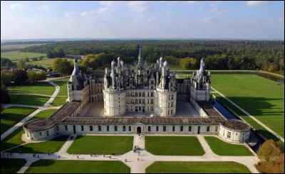 Dans quel département se trouve le château de Chambord ?