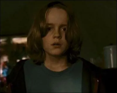 Sur qui tombe le jeune garon lors de leur expdition ?