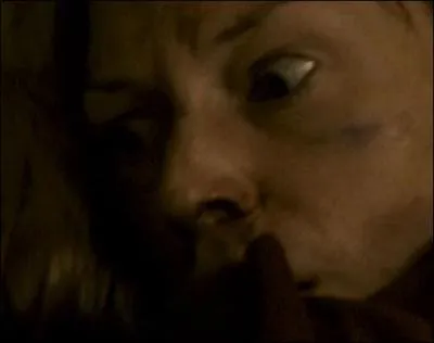 Est-il mordu par cette personne ?