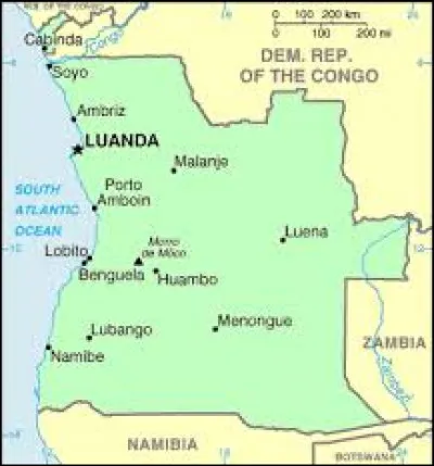 Comment se situe approximativement la superficie de l'Angola par rapport à celle de la France ?