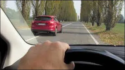 Lors d'un franchissement dune ligne continue, la sanction sera d'une amende et d'un retrait de 3 points sur le permis de conduire.