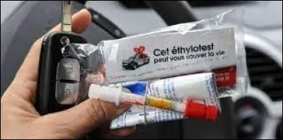 L'éthylotest est obligatoire à l'intérieur du véhicule.