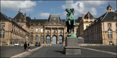 La ville de Lunéville est une sous-préfecture du département de...