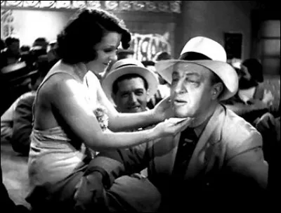 Un documentaire fleuve de Tavernier sort en 2016 sur l'histoire du cinéma des années 1920-40. 
Quelle est la durée totale de la version série ?