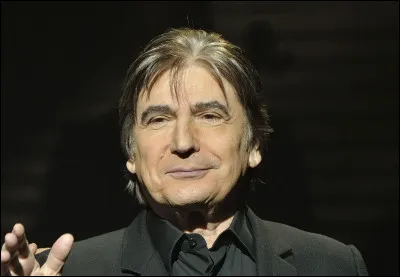 Complétez les paroles de cette chanson de Serge Lama nommée "Je voudrais tant que tu sois là" : "Je voudrais tant que tu sois là / Pour réveiller ... / Ton absence comme une plainte / Vient toujours me parler de toi" ?