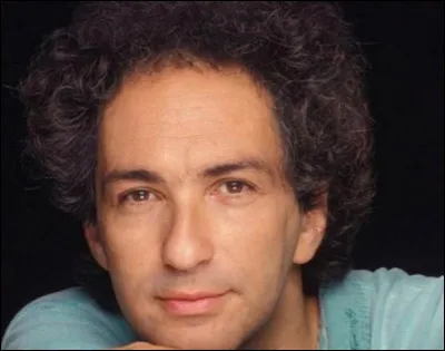 Complétez les paroles de cette chanson de Michel Berger nommée "Chanter pour ceux qui sont loin de chez eux" : "Je veux chanter pour ceux / Quon oublie peu à peu / Et qui ... au fond deux / Quelque chose qui fait mal / Qui fait mal" ?