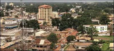 Bangui, 1 million d'habitants, est une ville d'...