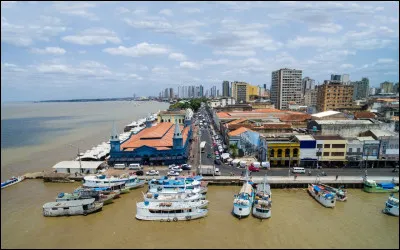 Bel&eacute;m, 1,4 million d'habitants, est une ville d'...
