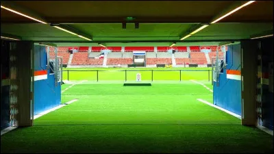 Quel tube musical remixé bien connu des supporters résonne lors de l'entrée des joueurs au Parc des Princes ?