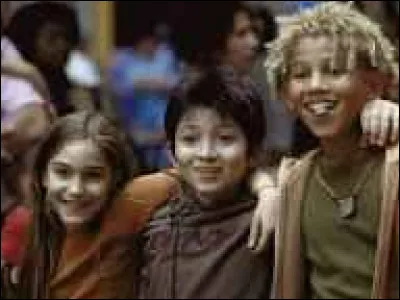 Le trio d'amis va en Belgique en cachette de leurs parents.