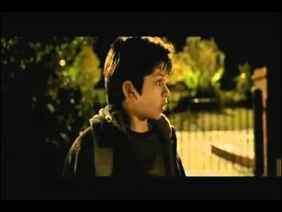 Quand César était à l'étranger pour rechercher Sarah qui s'était perdue, César a failli se faire kidnapper par un inconnu.