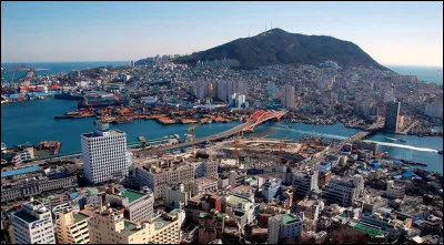 Busan, 3,2 million d'habitants, est une ville d'...
