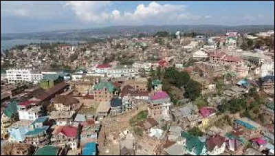Bukavu, 250 000 habitants, est une ville d'...