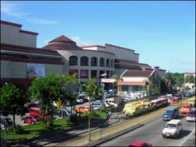 Bacolod, 550 000 habitants, est une ville d'...