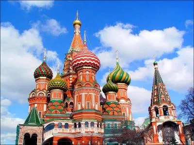 Quelle ville est la capitale de la Russie, o l'on peut contempler la Cathdrale Basile-le-Bienheureux ?