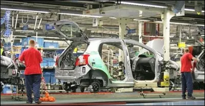 Quelle est cette auto construite en France mais d'origine étrangère ?