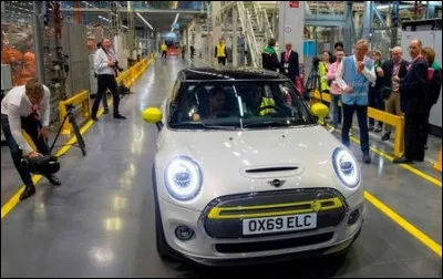 Qu'a donc de particulier cette auto sortie de la ligne de production de Cowley, près dOxford ?