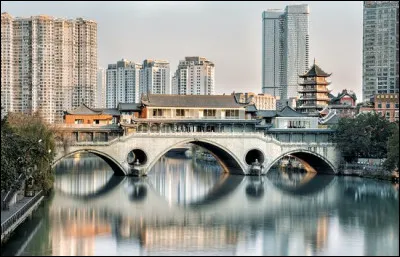 Chengdu, 9 millions d'habitants, est une ville d'...