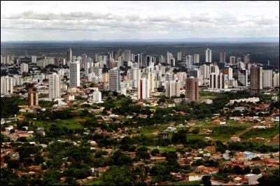 Cuiaba, 600 000 habitants, est une ville d'...