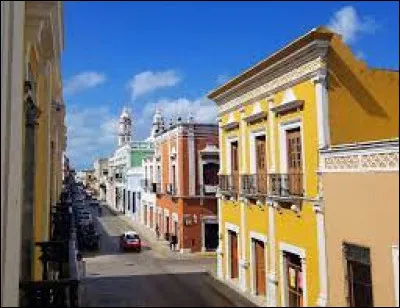 Campeche, 220 000 habitants, est une ville d'...