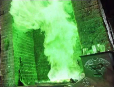 Où apparait Harry avec la poudre de cheminette la première fois ?