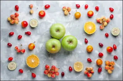 Quels fruits utilise-t-on traditionnellement pour réaliser un clafoutis ?