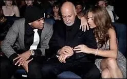 Comment s'appelle la jeune fille qui sourit  tout le monde dans son album S'il suffisait d'aimer ?