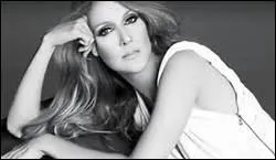 Dans quelle chanson de son album D'Elles, rend-t-elle hommage  Maria Callas ?