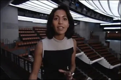 Comment s'appelle la femme qui travaille avec Jamy et Fred dans "C'est pas sorcier" ?