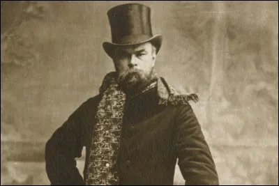 Complétez cette strophe du poème "Mon rêve familier" de Paul Verlaine : 
"Je fais souvent ce rêve étrange et ...
D'une femme inconnue, et que j'aime, et qui m'aime
Et qui n'est, chaque fois, ni tout à fait la même
Ni tout à fait une autre, et m'aime et me comprend".