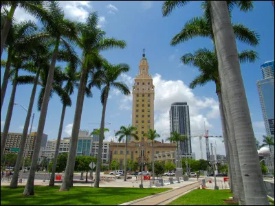 Miami, 460 000 habitants, est une ville d'...