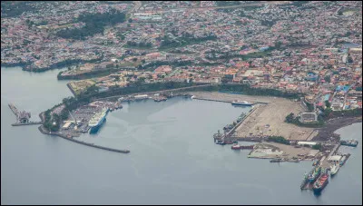 Malabo, 300 000 habitants, est une ville d'...