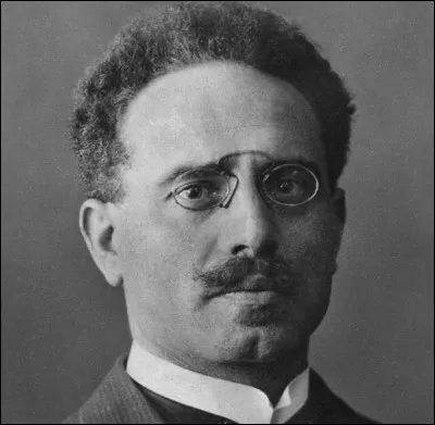 Cet homme politique, socialiste puis communiste, l'un des rares opposants à la guerre de 1914-18, assassiné en 1919 : c'est ... Liebknecht.